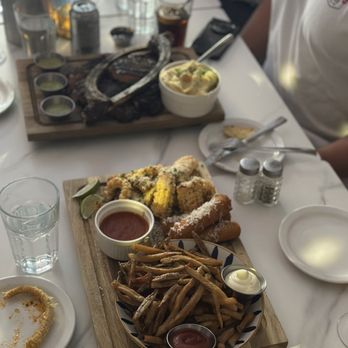 Alice Restaurant & Bar - Tomahawk, steak, garlic, mashed potatoes, corn ribs, truffle fries, cheese sticks - American Near Me - Toronto, Ontario Alice Restaurant & Bar - Tomahawk, steak, garlic, mashed potatoes, corn ribs, truffle fries, cheese sticks - American Near Me - Toronto, Ontario