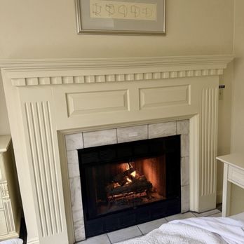 Carter House Inns - Our fireplace... it works well and turns on with a switch - Hotels Near Me - Eureka, California