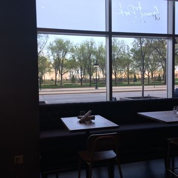Grant Park Bistro - Big windos - New American Near Me - Chicago, Illinois