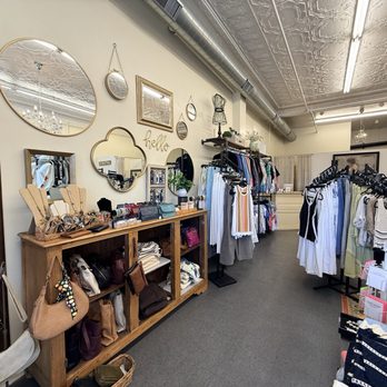 Paisley Boutique - Women's Clothing Near Me - Hudson, Massachusetts Paisley Boutique - Women's Clothing Near Me - Hudson, Massachusetts