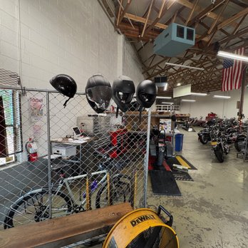 Bike or Bar - Bar and Restuarant and motorcycle shop as you pass into the back - Motorcycle Repair Near Me - Portland, Oregon Bike or Bar - Bar and Restuarant and motorcycle shop as you pass into the back - Motorcycle Repair Near Me - Portland, Oregon