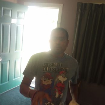 Budget Inn - The owner who said "what do you expect for $45" after I complained about the blood on the sheets and pillows - Hotels Near Me - Clarksville, Arkansas