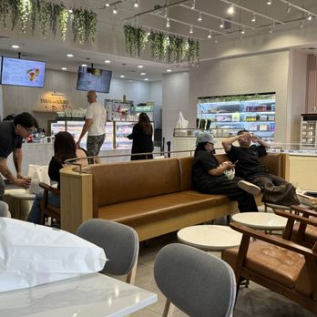 Tous Les Jours - Front check out - Bakeries Near Me - Henderson, Nevada