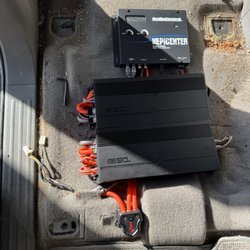 Acoustic Car Audio - 4-channel amp with a mono amplifier connected with a epicenter