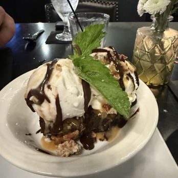 Magnolia Bend Grille - Brownie - Salad Near Me - Nesbit, Mississippi