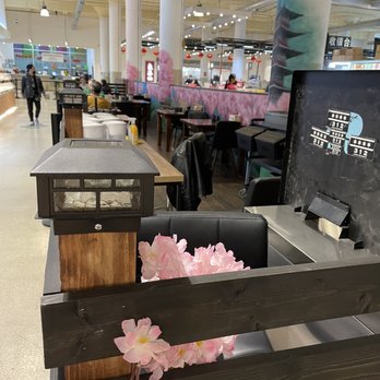312 Fish Market - Food court seating / table side service - Sushi Bars Near Me - Chicago, Illinois