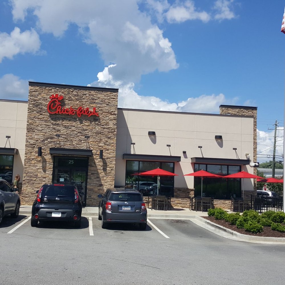 Chick-fil-A - ows cars parked in front of a restaurant - Fast Food Near Me - Cleveland, Georgia
