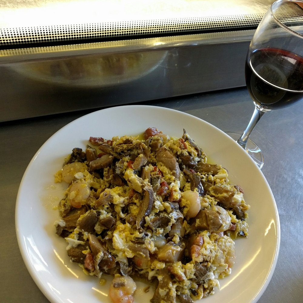 Mushroom with ham shrimp in scrambled eggs. I don't like the dish. It was too greasy. Mushroom with ham shrimp in scrambled eggs. I don't like the dish. It was too greasy.