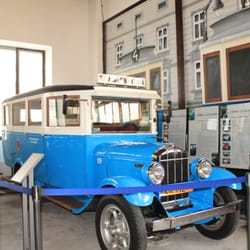Muzeum Inżynierii Miejskiej - autobus z międzywojnia