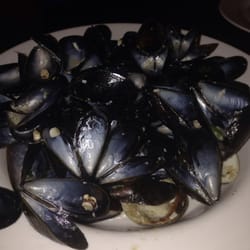 Sea Cove Italian American Bar and Grill - The best mussels in wine sauce ever