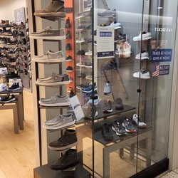 Tradehome Shoe Stores