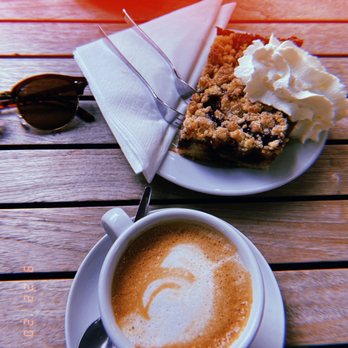 Café Glücklich - Cappuccino, plum crumble cake - Cafes Near Me - Wismar, MV Café Glücklich - Cappuccino, plum crumble cake - Cafes Near Me - Wismar, MV