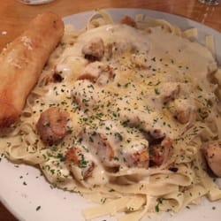 Cavagnaro's - "Blackened" chicken Alfredo.