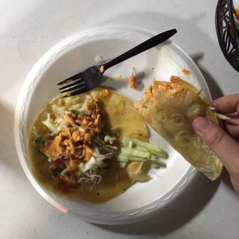 Lonchera Cangrejo Nice - My fave! Delicious fish tacos with a fiery creamy secret sauce on top. - Food Trucks Near Me