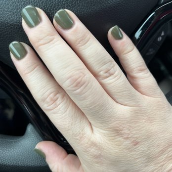 Elite Nails - Gel manicure short nails - Nail Salons Near Me - Columbus, Ohio