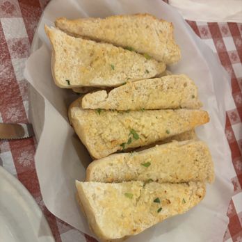 Buca di Beppo Italian Restaurant - garlic bread - Italian Near Me - Huntington Beach, California Buca di Beppo Italian Restaurant - garlic bread - Italian Near Me - Huntington Beach, California