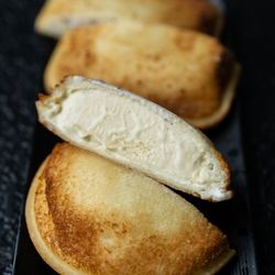 Cow Cow - French Vanilla Ice Cream Sandwich ($6.99)