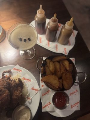 Vinny Toronto - Restaurant & Vinyl Bar by null