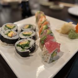 Plum Garden - Rainbow Roll, Futomaki Roll