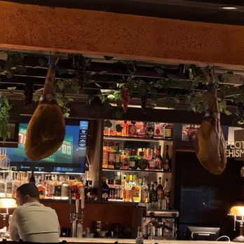 La Bodeguita Restaurant - Interior - Spanish Near Me - Hialeah, Florida