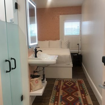 The Cabot Lodge - King room (not loft) - Hotels Near Me - Beverly, Massachusetts