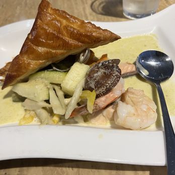 Tiny Pyramid - Fisherman's Fisherman Pot Pie (spicy) - Cafes Near Me - Honolulu, Hawaii