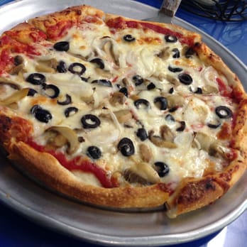 Casa Pizza Restaurant - Pizza with black olives, mushrooms, and onions. - Italian Near Me - El Paso, Texas