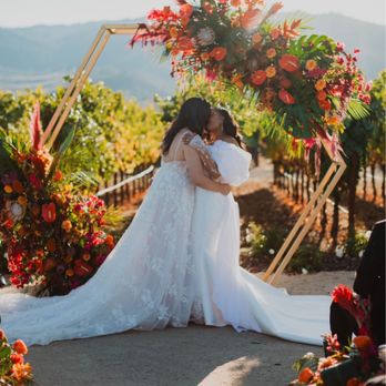 Wine Country Wedding Flowers - Floral Designers Near Me Wine Country Wedding Flowers - Floral Designers Near Me