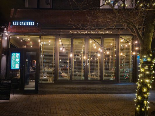 Les Cavistes | Bistro Bar à vin Boutique by null