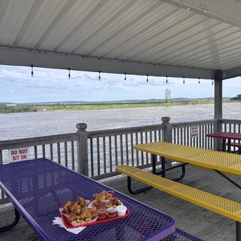 Surfside Club - seating area - Seafood Near Me - Omaha, Nebraska
