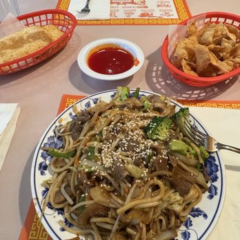 Emperor Mongolian BBQ - Complimentary fried noodles and bread with sweet sauce - Mongolian Near Me - West Covina, California