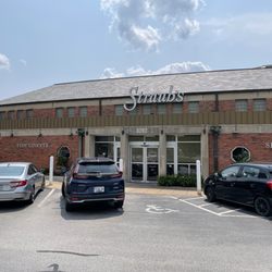 Straub's Market - Entrance