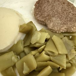 Beaufont Health & Rehabilitation Center - Food left uncovered. Breakfast was the same and I only received two meals but that was quite okay.