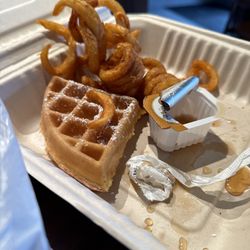 5 Brothers Fried Chicken & Waffles - Curly Fries