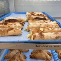 Le Paris Bakery - Tacos de queso