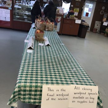 Obstbaum Orchards - a table with a sign on it - Fruits & Veggies Near Me - Northville, Michigan Obstbaum Orchards - a table with a sign on it - Fruits & Veggies Near Me - Northville, Michigan