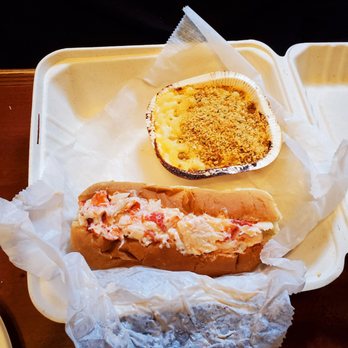 Al's Seafood - Lobster Roll with mac - Seafood Near Me - North Hampton, New Hampshire