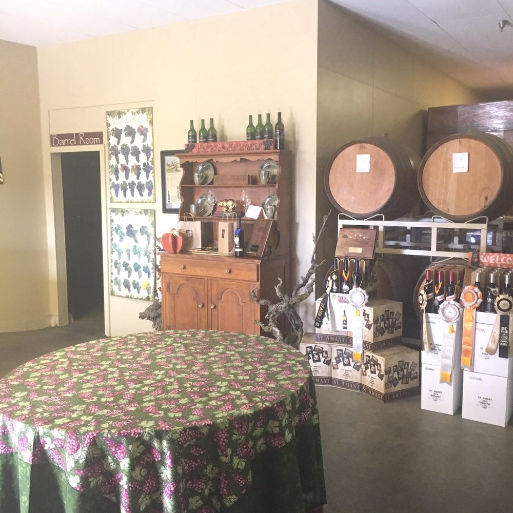 St Amant Winery - Tasting area - Wineries Near Me - Lodi, California St Amant Winery - Tasting area - Wineries Near Me - Lodi, California