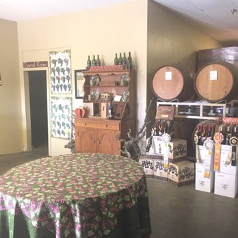 St Amant Winery - Tasting area - Wineries Near Me - Lodi, California St Amant Winery - Tasting area - Wineries Near Me - Lodi, California