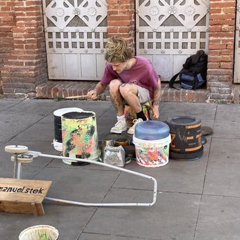 Arc de Triomf - Street performer - Tapas Bars Near Me - Barcelona, B