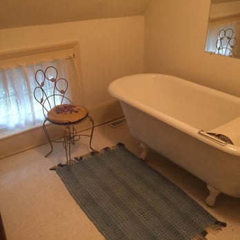 Grove Cottage B & B - Hotels Near Me - Bloomfield, Ontario Grove Cottage B & B - Hotels Near Me - Bloomfield, Ontario