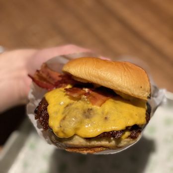 Shake Shack Del Mar - ShackBurger - Fast Food Near Me - San Diego, California Shake Shack Del Mar - ShackBurger - Fast Food Near Me - San Diego, California