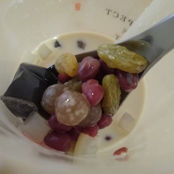 Shuyi Tealicious - Signature Grass Jelly Milk Tea $6.95. Look at all the toppings! Tapioca pearls, grass jelly, coconut jelly, red beans and golden raisins! - Bubble Tea Near Me - Ottawa, Ontario