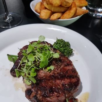 Lavish Bar & Grill - Bars Near Me - Stevenage, HRT