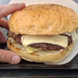 Bison-Foodstore Imbisswagen - Einfach riesig: Wildberry Bison Burger