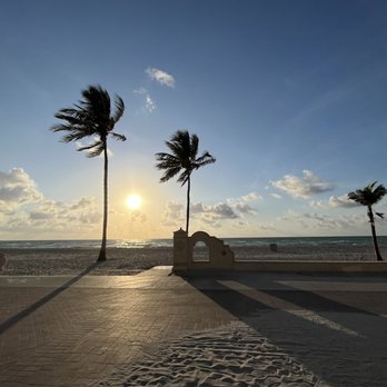 Hollywood Beach Boardwalk - Beaches Near Me - Hollywood, Florida Hollywood Beach Boardwalk - Beaches Near Me - Hollywood, Florida