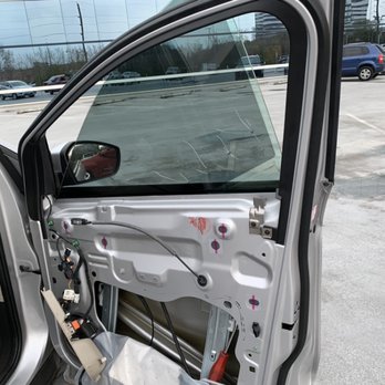 Cultus Auto Glass - Installing - Auto Glass Services Near Me - Houston, Texas Cultus Auto Glass - Installing - Auto Glass Services Near Me - Houston, Texas