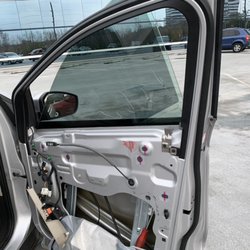 Cultus Auto Glass - Installing