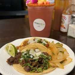 Los tacos estan super delicious! Les recomiendo este lugar 10/10