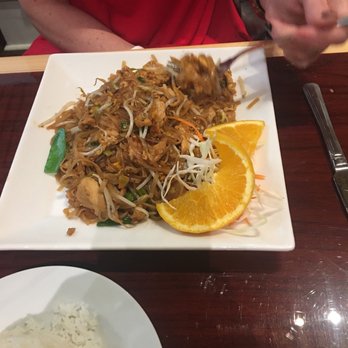 Mae Ploy's Thai Restaurant - Chicken pad Thai - Thai Near Me - Lebanon, Ohio Mae Ploy's Thai Restaurant - Chicken pad Thai - Thai Near Me - Lebanon, Ohio